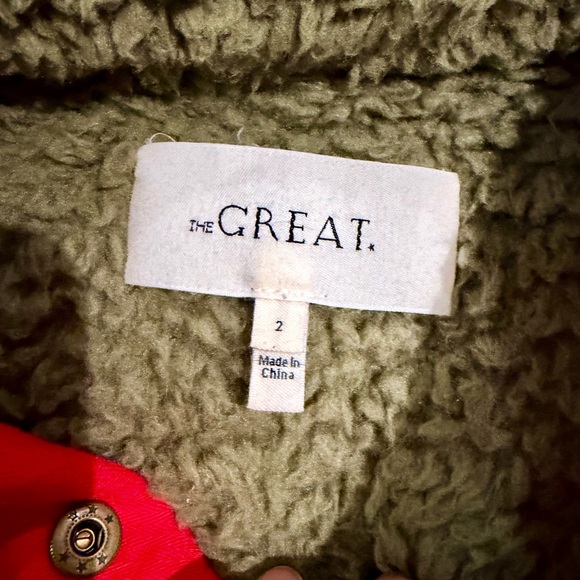 THE GREAT. Olive Fleece with Red Accents size M - Picture 3 of 8